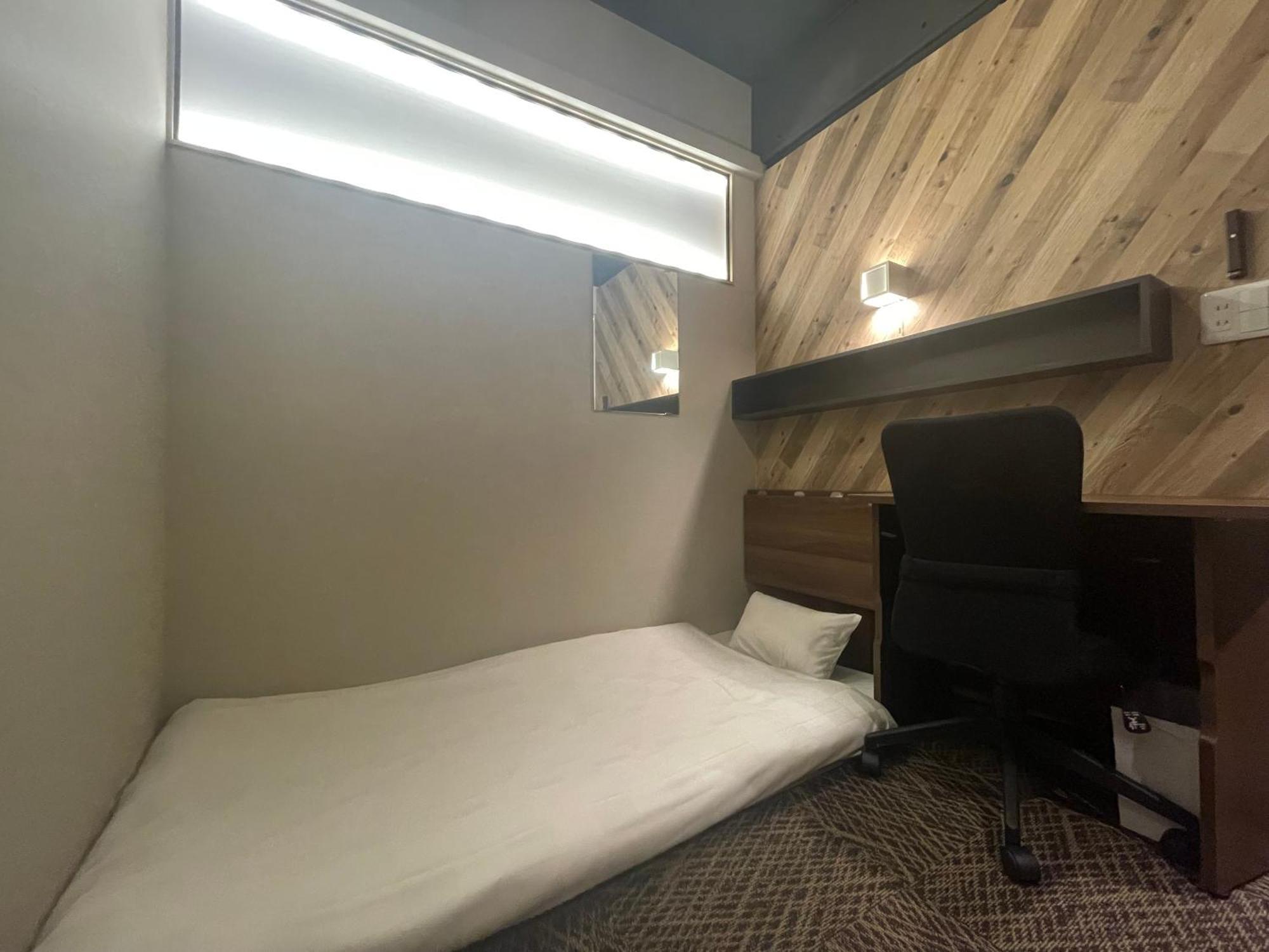 Capsule Hotel Continue Nijojokita Kyoto Bagian luar foto
